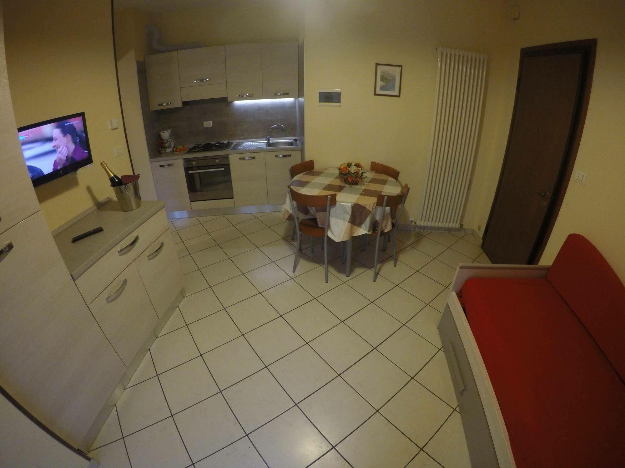 Easy Peschiera Apartment
